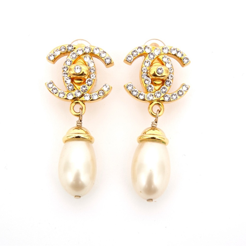 IN SEARCH OF ::::CHANEL Gold and Cream Crystal Pearl Earrings